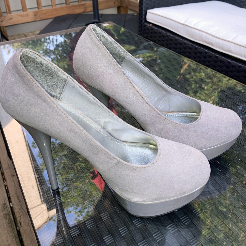 Bamboo Women’s Grey Suede Heels. - Picture 3 of 5